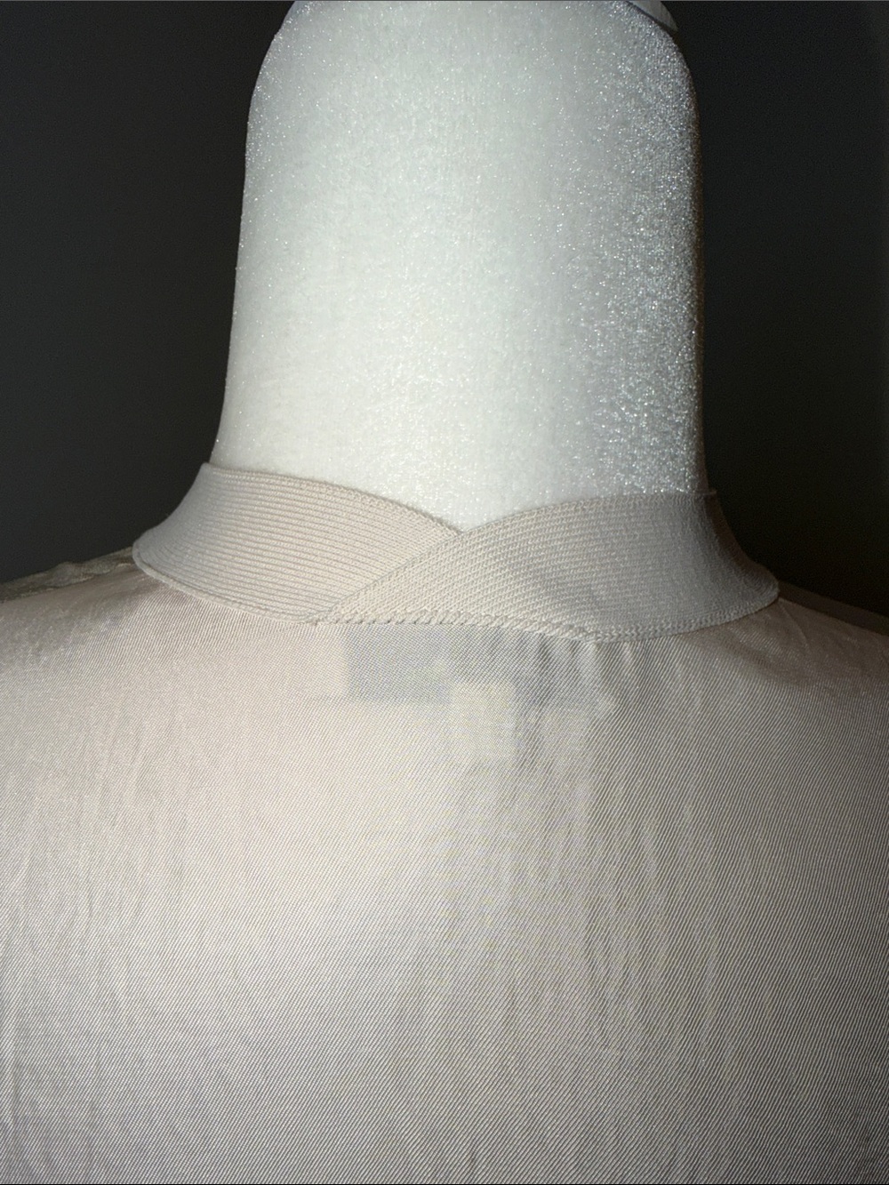 Vince Cream V-Neck Short Sleeve Blouse. Size Small. - Picture 6 of 8